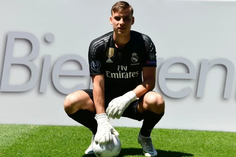 ذكرى تقديم لاعبين جديدين لنادي ريال مدريد بشكل مميز