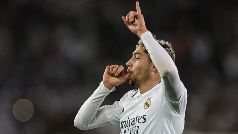 لاعبو ريال مدريد يحتفلون بعيد ميلاد فالفيردي بشكل خاص ومميز