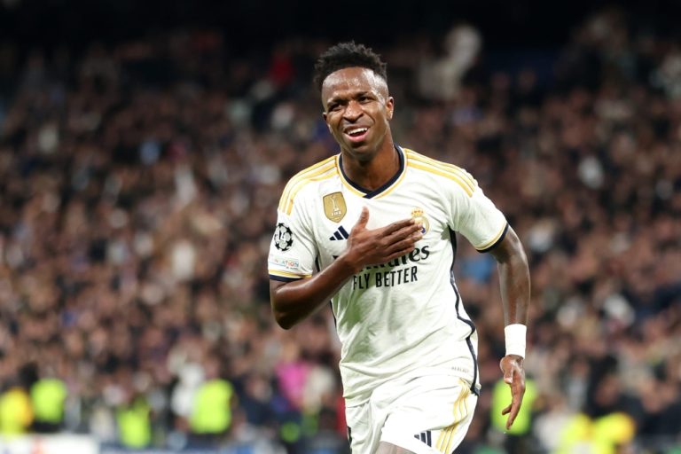 وكيل فينيسيوس يجتمع مع ريال مدريد لمناقشة التجديد