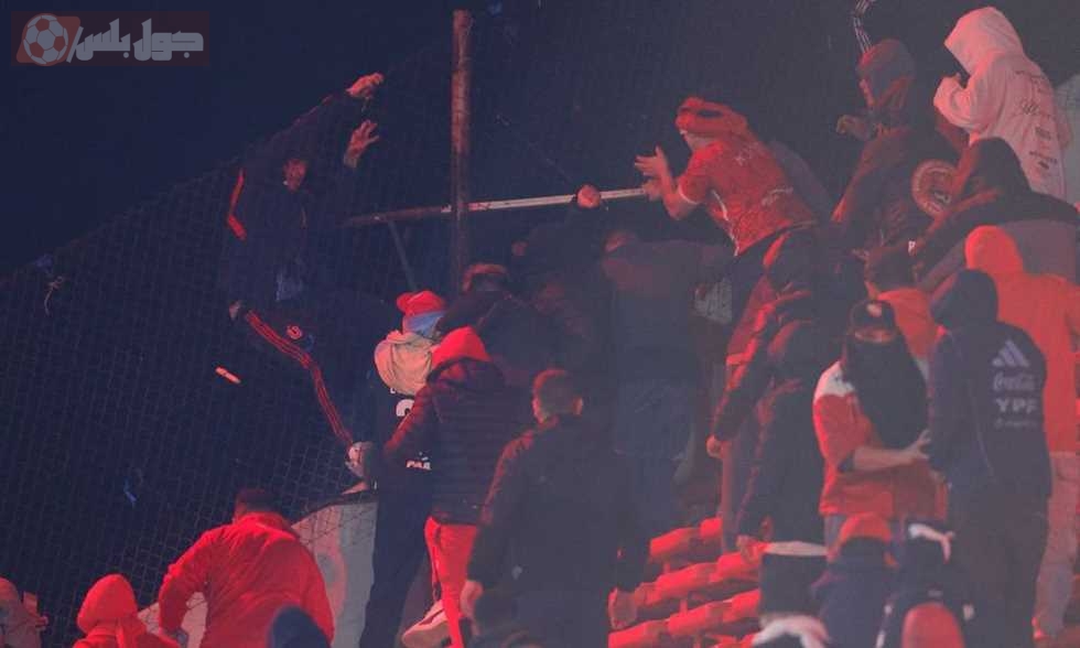 احداث شغب مباراة انديبندينتي واونيفرسيداد