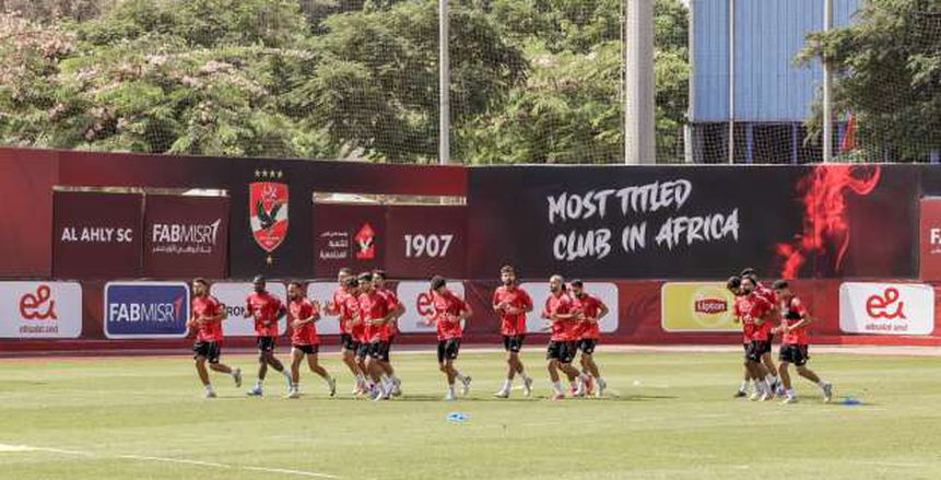 راحة لاعبي الاهلي قبل مباراة حرس الحدود