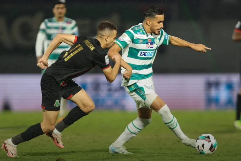 الاتحاد المغربي يعلن ايقاف حكم مباراة الرجاء والجيش