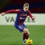 برشلونة يُجدد عقد فرينكي دي يونج